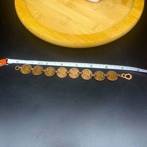 Ladies 8 Lincoln cent coin bracelet for a total lengthen of 7 1/2”